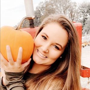 Meet your Posher, Caroline